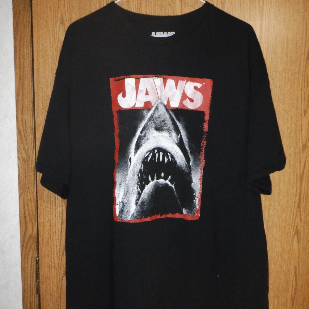 Jaws Shark Classic Horror Movie Black White Red Poster Shirt Size 2XL